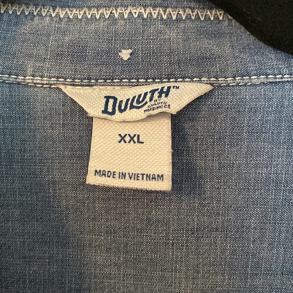 Women’s Gently Worn XXL Duluth Trading Denim Shirt - Picture 4 of 4